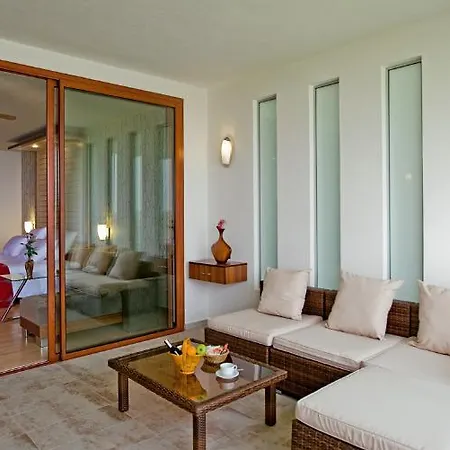 Defne Kumul Suite